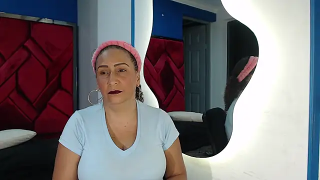 Snapshot of EvaMills1 chatting on February 26, 2025, 1:11 pm EvaMills1 online show from February 26, 2025, 1:11 pm