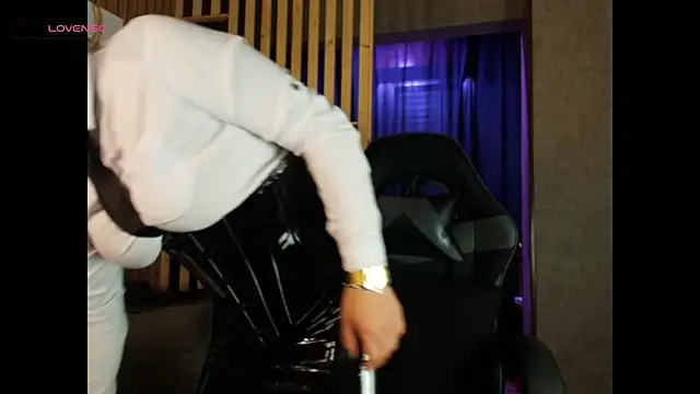 Camila Chainn online show from April 14, 2026, 6:07 am