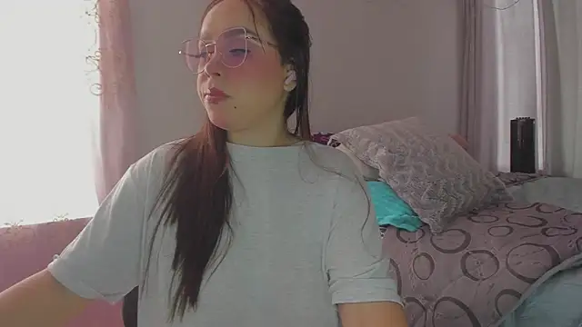 Snapshot of HARLEYNAPIER chatting on April 27, 2026, 7:45 pm HARLEYNAPIER online show from April 27, 2026, 7:45 pm