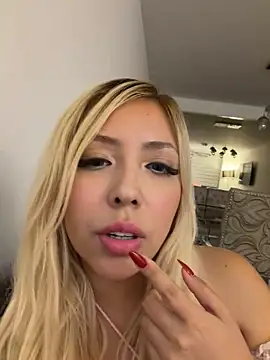 Snapshot of Sofy_Softtt chatting on April 7, 2026, 11:28 pm Sofy Softtt online show from April 7, 2026, 11:28 pm