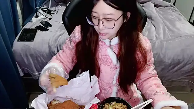 Snapshot of Angelababy001 chatting on January 9, 2025, 4:49 pm Angelababy001 online show from January 9, 2025, 4:49 pm