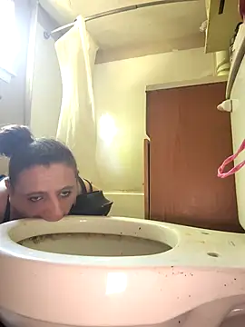 UniqueKorn86 online show from April 7, 2026, 7:48 pm