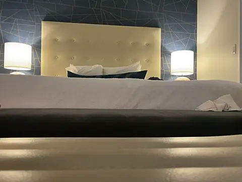 longdonglyxh online show from October 25, 2025, 10:10 pm