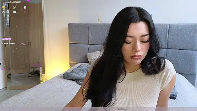 Snapshot of Soffimoon_ chatting on February 24, 2026, 8:31 pm Soffimoon online show from February 24, 2026, 8:31 pm