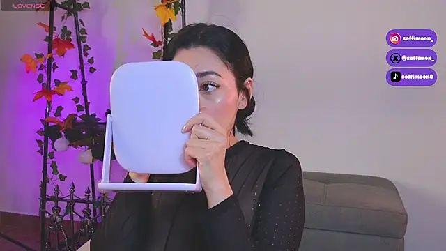 Snapshot of Soffimoon_ chatting on November 27, 2025, 12:44 am Soffimoon online show from November 27, 2025, 12:44 am