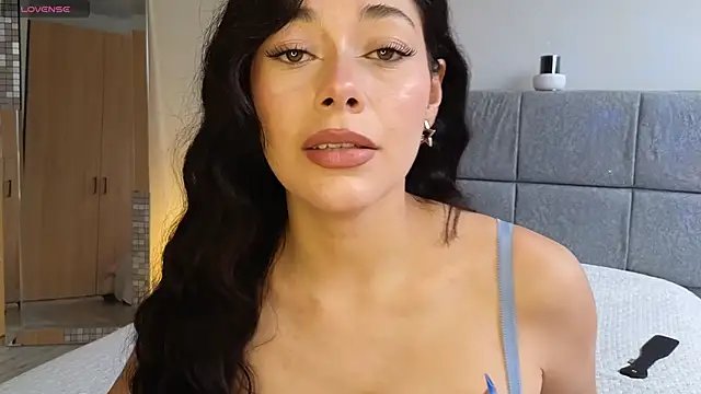 Soffimoon  online show from April 17, 2026, 8:11 pm