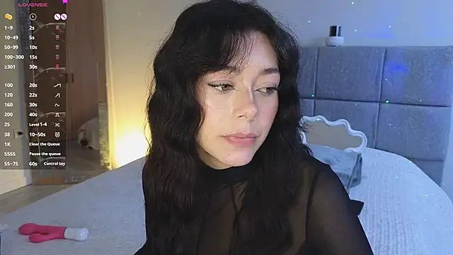 Soffimoon  online show from April 16, 2026, 9:39 pm