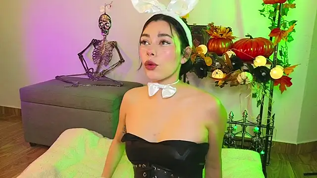 Snapshot of Soffimoon_ chatting on October 15, 2025, 4:22 am Soffimoon online show from October 15, 2025, 4:22 am