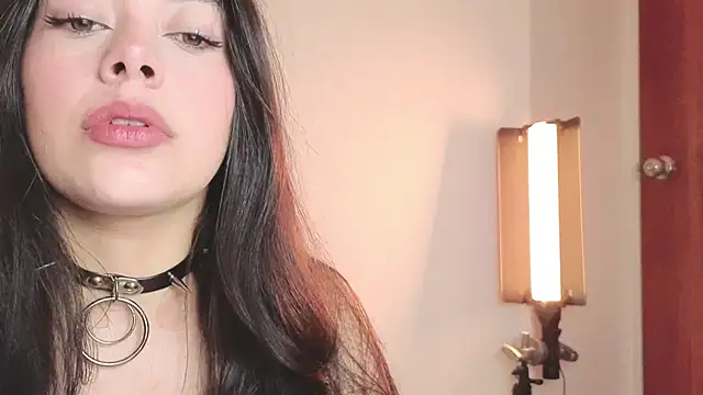 Snapshot of Soffimoon_ chatting on February 28, 2025, 6:43 am Soffimoon online show from February 28, 2025, 6:43 am