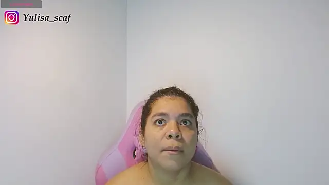 yulissa18 online show from April 28, 2026, 5:50 pm