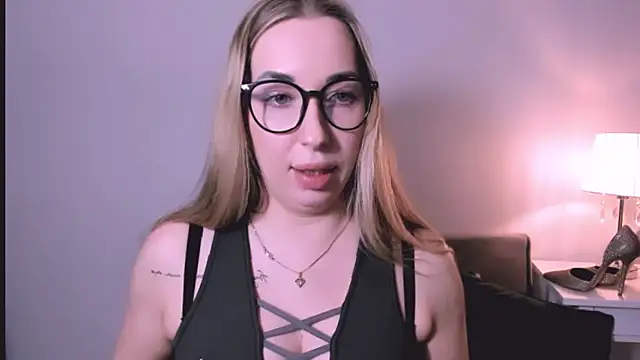 AriaDesire online show from April 11, 2026, 7:45 am