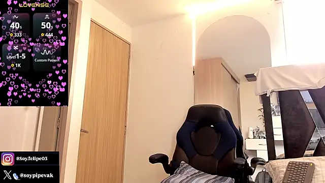 soyander03  online show from April 22, 2026, 12:56 pm