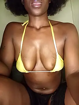 Snapshot of Nippled_Beauty chatting on February 23, 2026, 3:19 am Nippled Beauty online show from February 23, 2026, 3:19 am