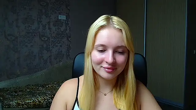 Snapshot of Milka_kiss_ chatting on December 3, 2025, 12:37 pm Milka kiss online show from December 3, 2025, 12:37 pm