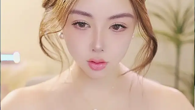 Qiaoqiao  online show from May 3, 2026, 6:18 am