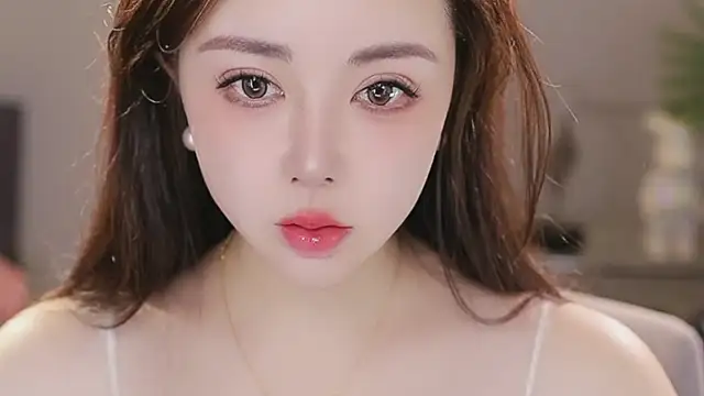 Snapshot of Qiaoqiao_ chatting on February 11, 2026, 12:43 am Qiaoqiao online show from February 11, 2026, 12:43 am