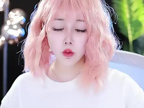 Snapshot of Qiaoqiao_ chatting on March 20, 2025, 12:43 pm Qiaoqiao online show from March 20, 2025, 12:43 pm