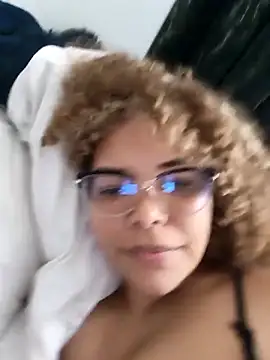 NiaColusi online show from February 2, 2026, 9:47 pm