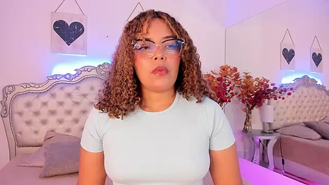 Snapshot of NiaColusi chatting on September 8, 2025, 6:07 pm NiaColusi online show from September 8, 2025, 6:07 pm