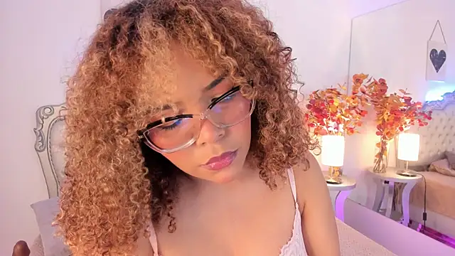 Snapshot of NiaColusi chatting on October 2, 2025, 8:12 pm NiaColusi online show from October 2, 2025, 8:12 pm