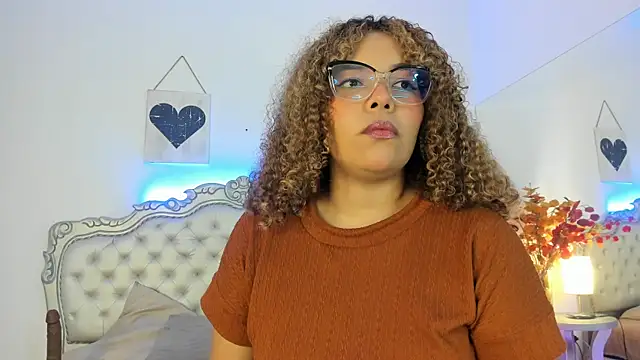 Snapshot of NiaColusi chatting on September 20, 2025, 7:52 pm NiaColusi online show from September 20, 2025, 7:52 pm