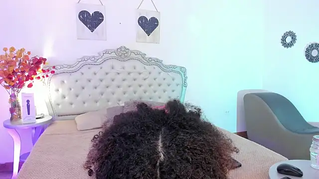 Snapshot of NiaColusi chatting on March 6, 2025, 8:37 pm NiaColusi online show from March 6, 2025, 8:37 pm