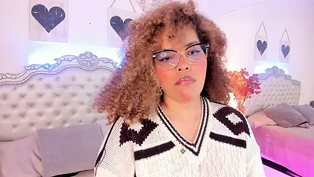 Snapshot of NiaColusi chatting on November 18, 2025, 7:50 pm NiaColusi online show from November 18, 2025, 7:50 pm