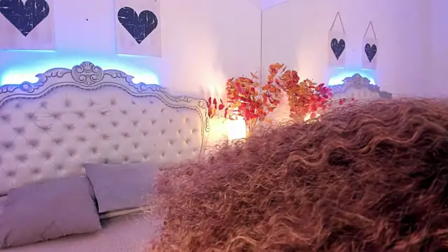 Snapshot of NiaColusi chatting on October 18, 2025, 8:00 pm NiaColusi online show from October 18, 2025, 8:00 pm