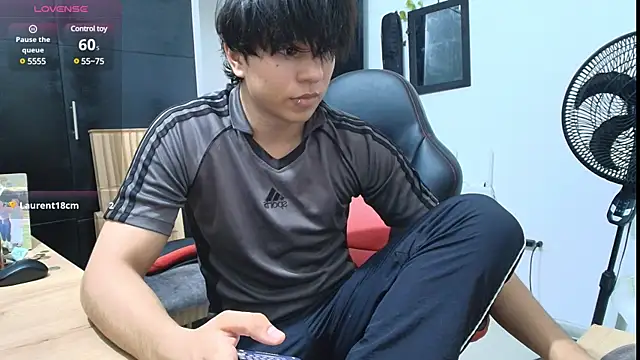 Snapshot of Haruto2001 chatting on December 3, 2024, 2:42 am Haruto2001 online show from December 3, 2024, 2:42 am