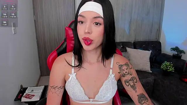 Snapshot of zoee_jackson chatting on February 19, 2026, 5:21 pm zoee jackson online show from February 19, 2026, 5:21 pm