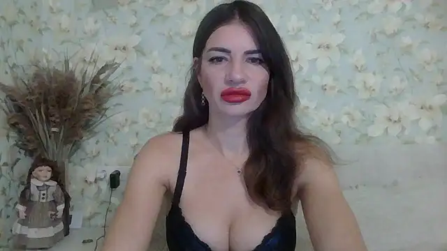 Snapshot of KikoBirds29 chatting on October 24, 2025, 4:44 am KikoBirds29 online show from October 24, 2025, 4:44 am