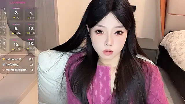 Snapshot of Q-ing chatting on December 12, 2024, 5:48 pm Q-ing online show from December 12, 2024, 5:48 pm