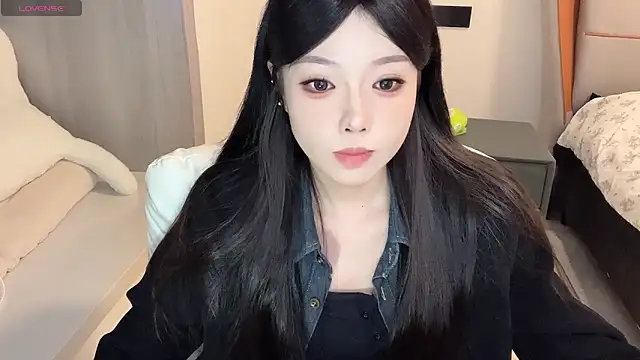 Snapshot of Q-ing chatting on December 13, 2024, 5:10 pm Q-ing online show from December 13, 2024, 5:10 pm