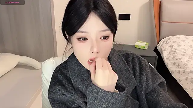 Snapshot of Q-ing chatting on December 27, 2024, 7:14 pm Q-ing online show from December 27, 2024, 7:14 pm