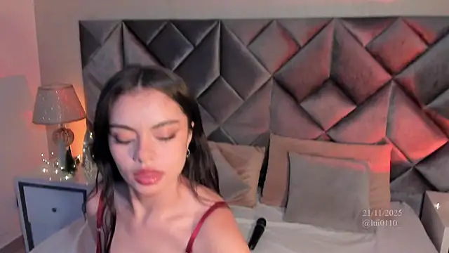 Snapshot of Luisa0110 chatting on November 21, 2025, 8:41 pm Luisa0110 online show from November 21, 2025, 8:41 pm