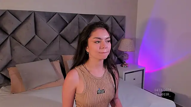 Snapshot of Luisa0110 chatting on November 14, 2025, 8:01 pm Luisa0110 online show from November 14, 2025, 8:01 pm