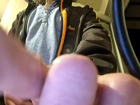 Snapshot of stavroun chatting on December 1, 2025, 10:32 pm stavroun online show from December 1, 2025, 10:32 pm