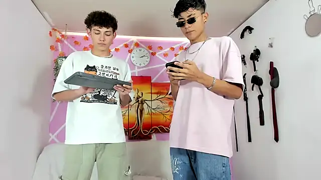 Fresahot2005 online show from February 8, 2025, 7:16 pm