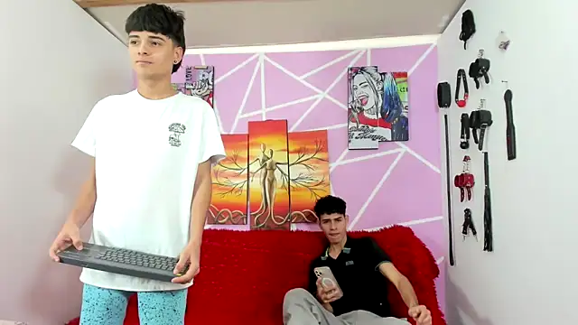 Fresahot2005 online show from December 13, 2024, 7:32 pm