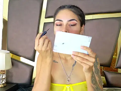 Snapshot of NicoleEsposito chatting on October 17, 2025, 1:13 pm NicoleEsposito online show from October 17, 2025, 1:13 pm