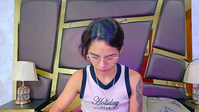 Snapshot of NicoleEsposito chatting on December 5, 2025, 12:59 pm NicoleEsposito online show from December 5, 2025, 12:59 pm