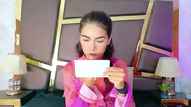 Snapshot of NicoleEsposito chatting on October 4, 2025, 12:39 pm NicoleEsposito online show from October 4, 2025, 12:39 pm