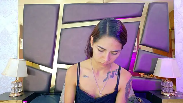 Snapshot of NicoleEsposito chatting on October 25, 2025, 1:01 pm NicoleEsposito online show from October 25, 2025, 1:01 pm