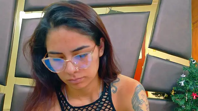 NicoleEsposito online show from December 18, 2025, 12:42 pm