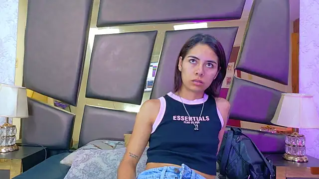 Snapshot of NicoleEsposito chatting on November 8, 2025, 12:52 pm NicoleEsposito online show from November 8, 2025, 12:52 pm