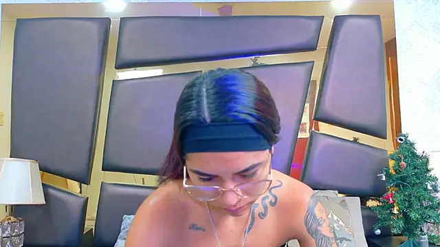 Snapshot of NicoleEsposito chatting on December 16, 2025, 12:53 pm NicoleEsposito online show from December 16, 2025, 12:53 pm