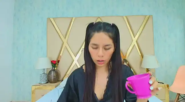 Snapshot of NicoleEsposito chatting on March 12, 2025, 10:05 am NicoleEsposito online show from March 12, 2025, 10:05 am