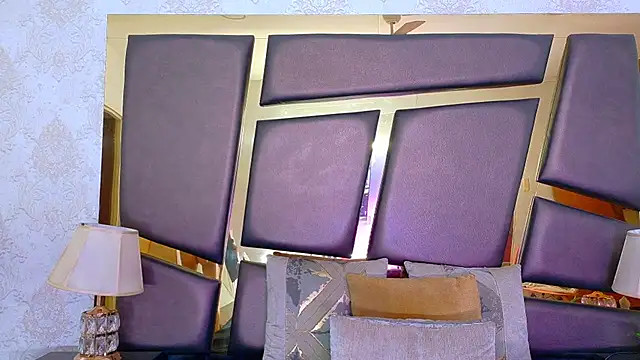 Snapshot of NicoleEsposito chatting on October 6, 2025, 1:01 pm NicoleEsposito online show from October 6, 2025, 1:01 pm