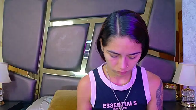 Snapshot of NicoleEsposito chatting on November 13, 2025, 12:53 pm NicoleEsposito online show from November 13, 2025, 12:53 pm