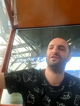 Zlyzloba21 online show from May 13, 2026, 1:51 pm